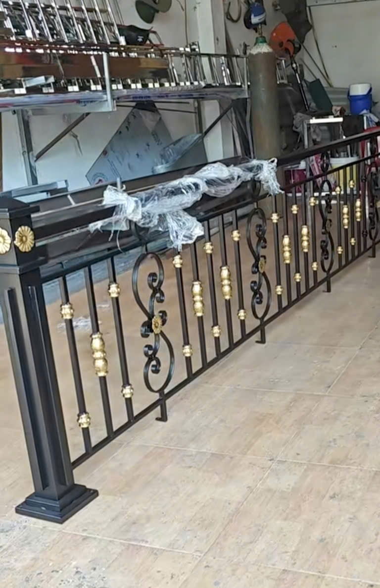 Ban công sắt nghệ thuật 2